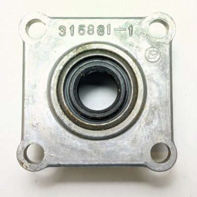 JOHNSON-EVINRUDE 50HP BEARING HOUSING & SEAL ASSY P/N 0384160